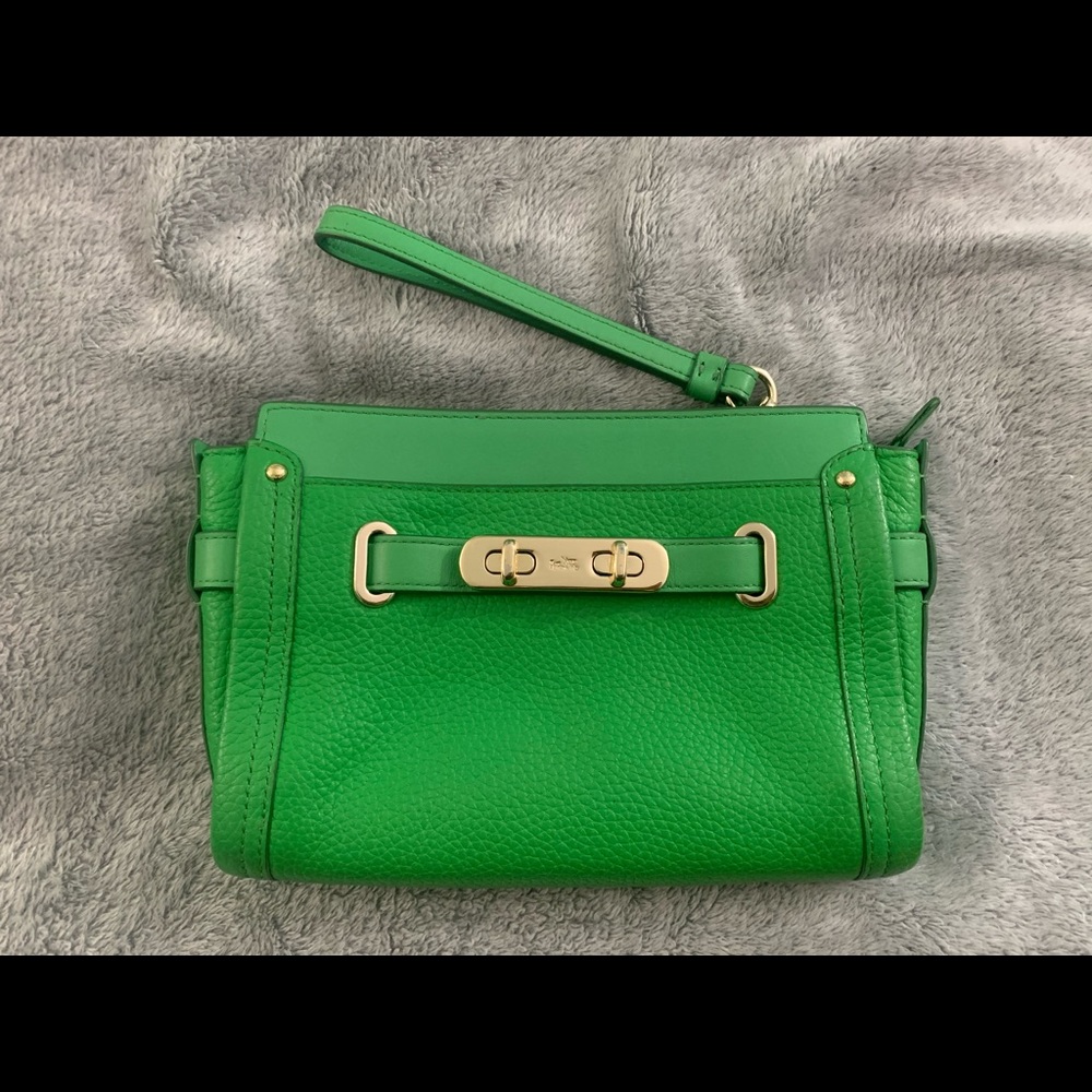 Pebbled Leather Swagger Clutch in Kelly Green